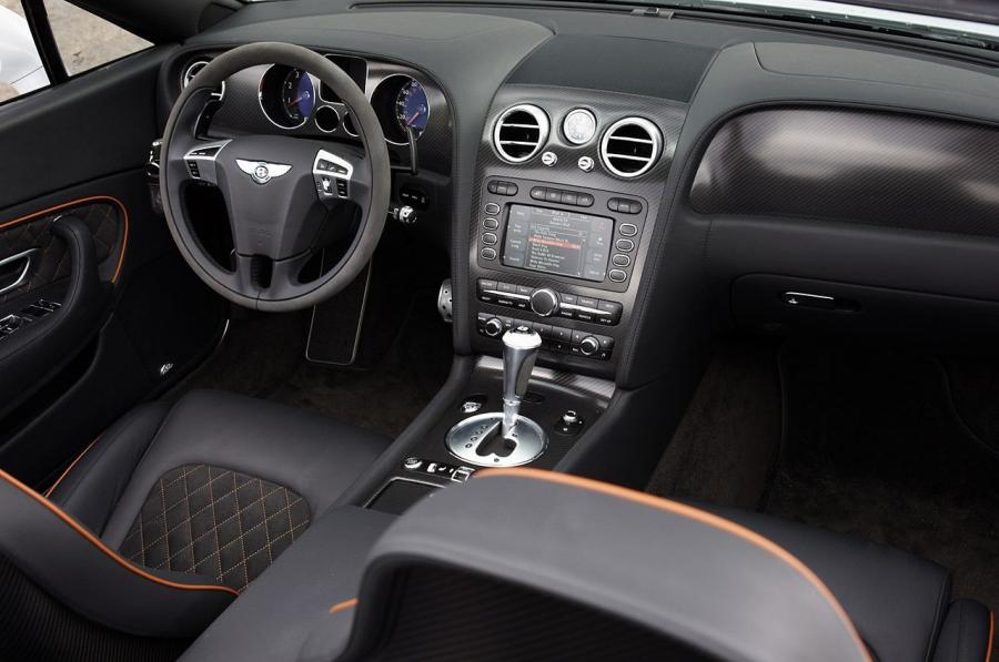 Торпедо Bentley Continental SuperSports Convertible 2010 года  (фото 27 из 108)